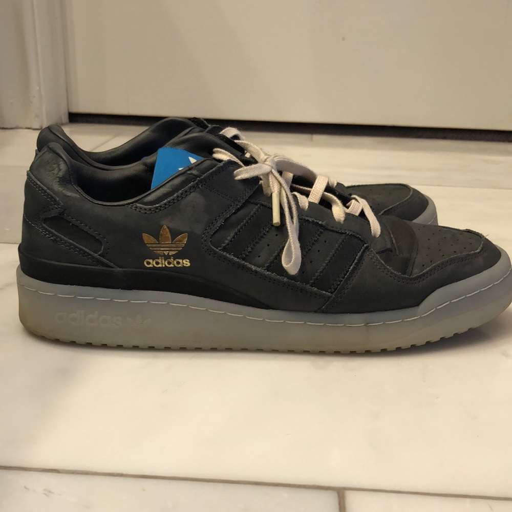 Adidas Originals Forum Low CL Sneakers HQ1507 Men's Size 8.5 Dark Gray.